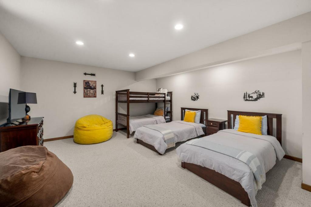 Wolf Ridge Retreat Villa Swiss ภายนอก รูปภาพ