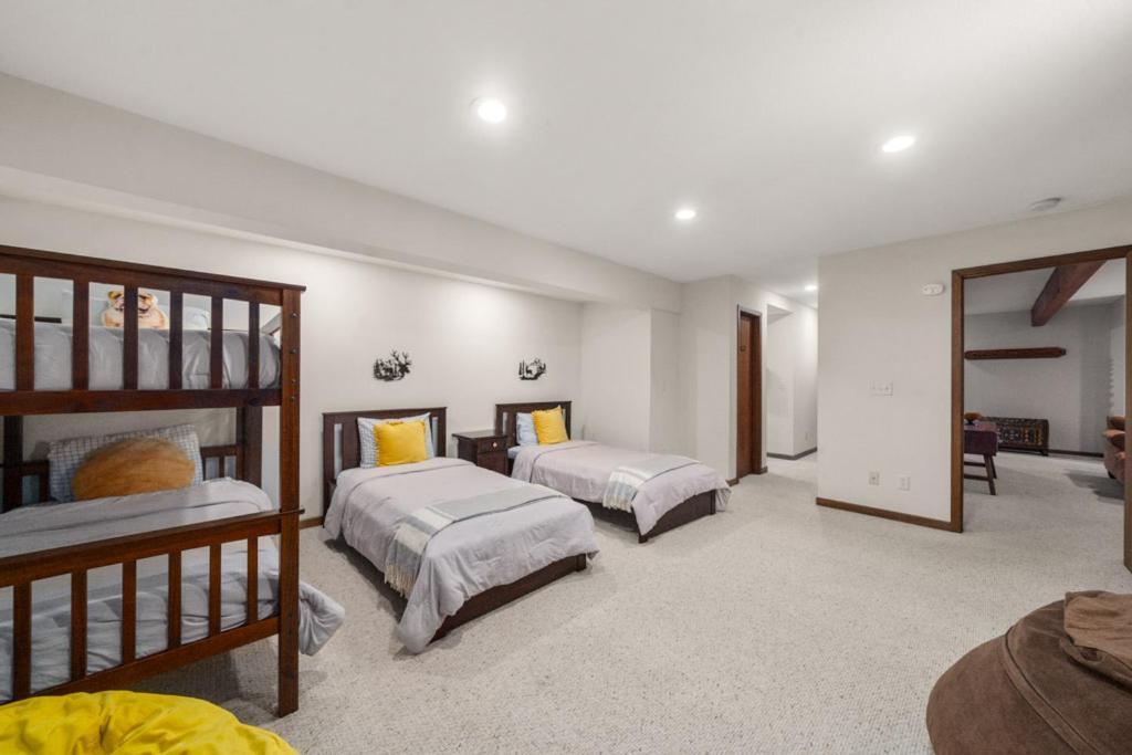 Wolf Ridge Retreat Villa Swiss ภายนอก รูปภาพ