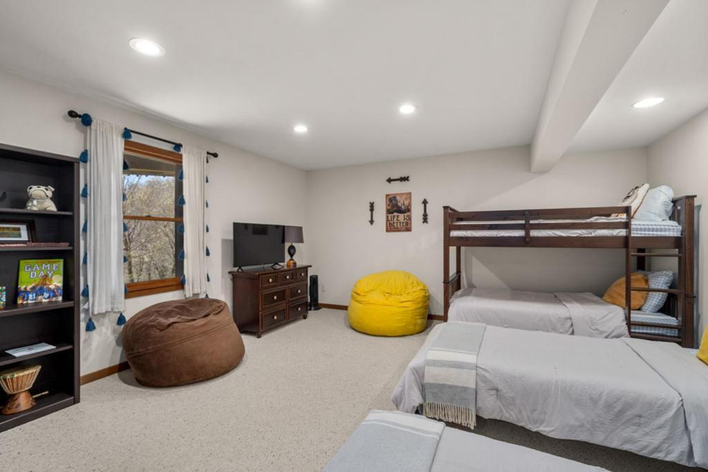Wolf Ridge Retreat Villa Swiss ภายนอก รูปภาพ
