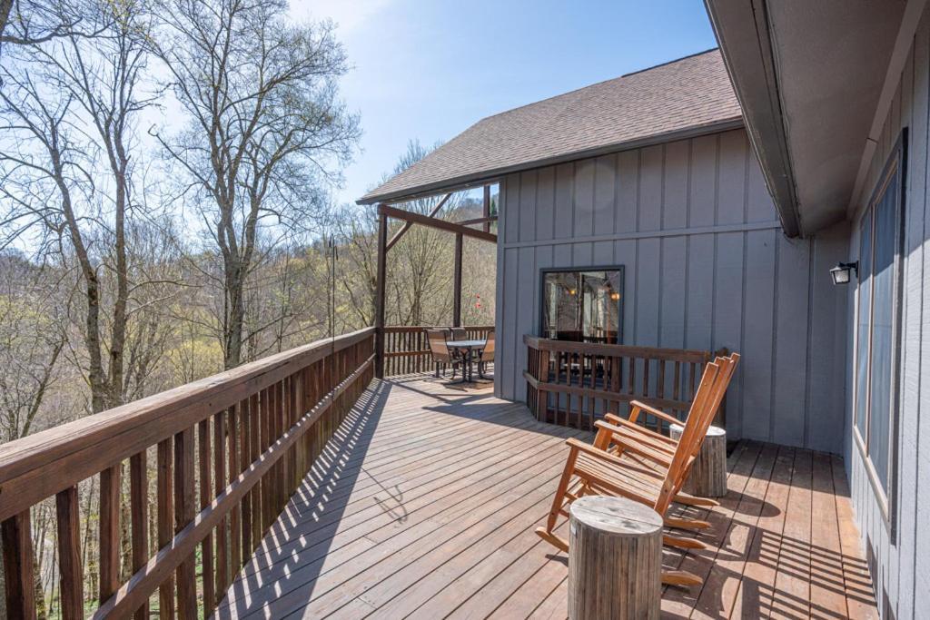 Wolf Ridge Retreat Villa Swiss ภายนอก รูปภาพ